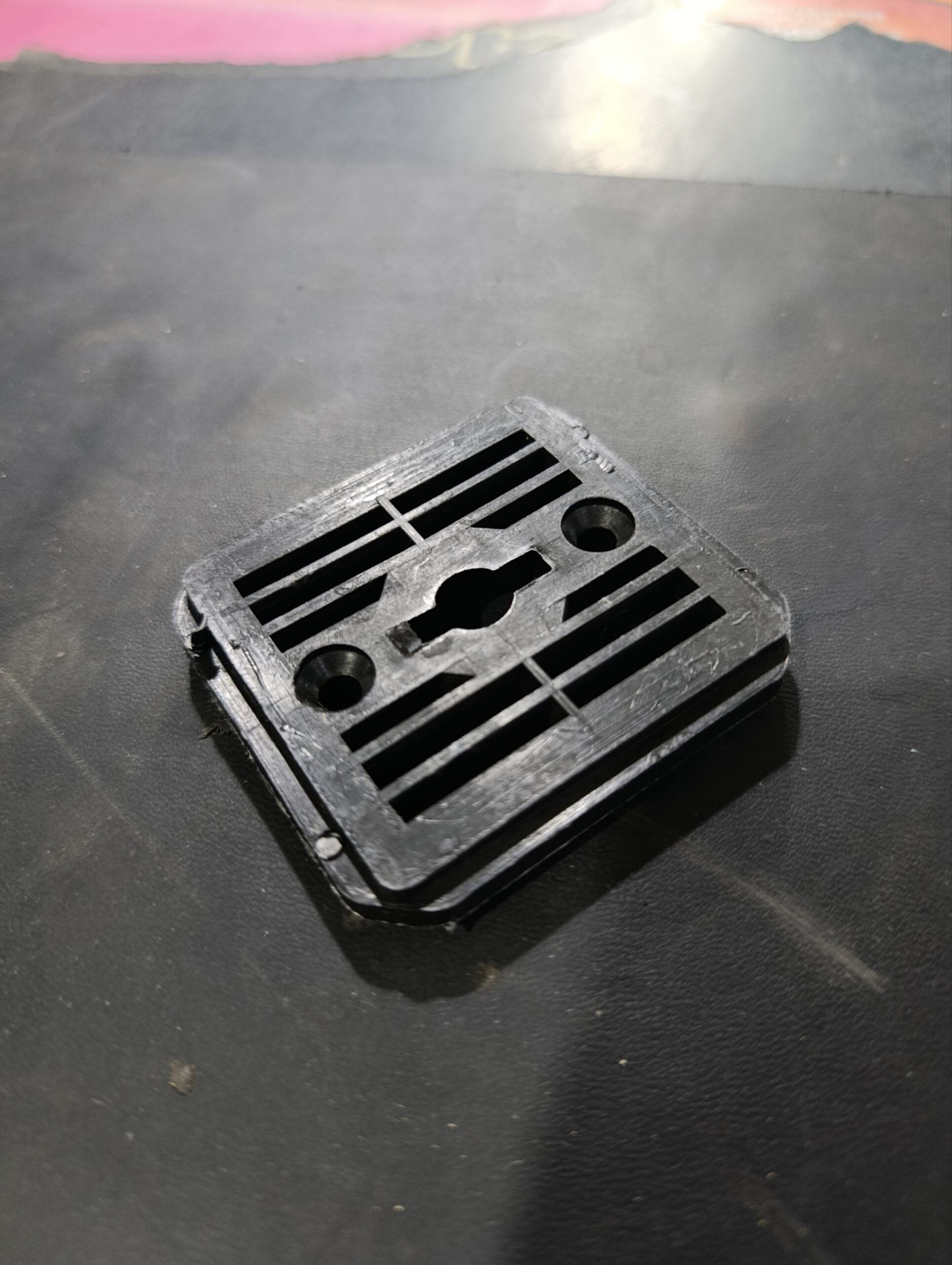 JPEG_20260320_165831_8571045466529748043-scaled.jpg pyr soporte base motor bordeadora